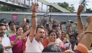 ব্যারাকপুর স্টেশনে মা তারা এক্সপ্রেসের প্রথম দিনের স্টপেজ