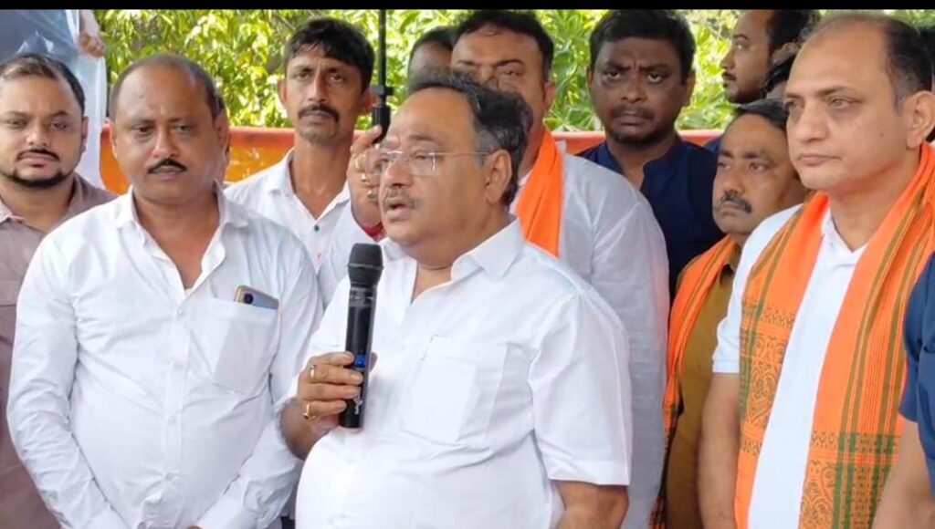 পানিহাটিতে বিজেপি নেতা শমীক ভট্টাচার্য